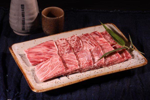 Sử dụng thịt bò Fuji nướng mỏng sẽ khiến bữa ăn thêm phần thơm ngon, hấp dẫn và đảm bảo dinh dưỡng